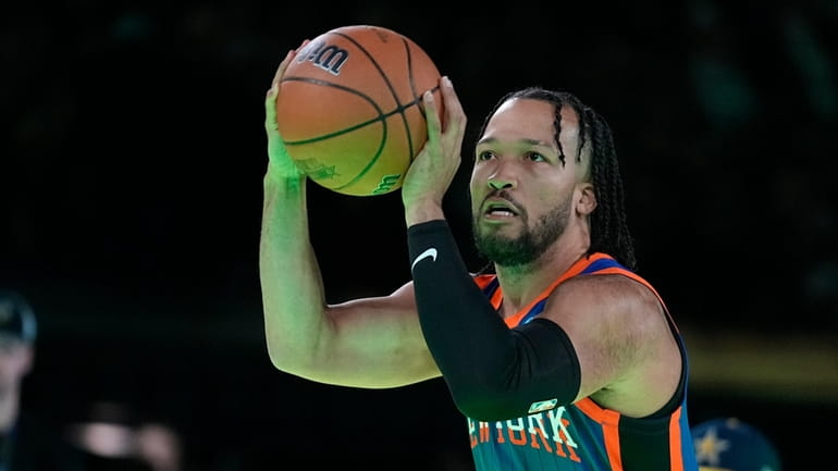 Knicks' Jalen Brunson shoots during the 3-point contest at the...