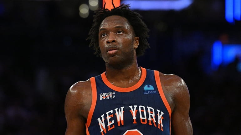 New York Knicks forward OG Anunoby looks on against the...