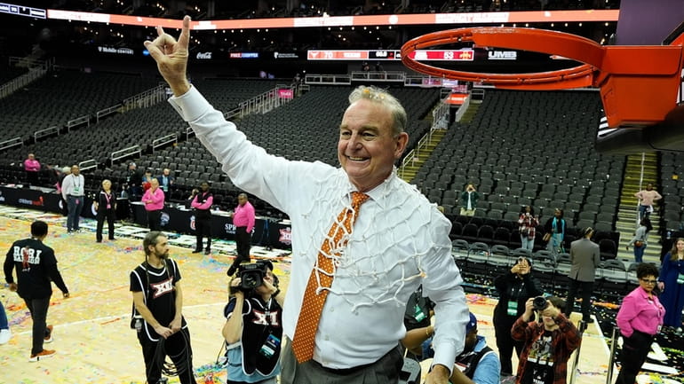 Texas head coach Vic Schaefer celebrates after cutting down the...