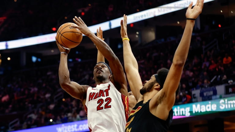 Miami Heat forward Jimmy Butler (22) shoots against Cleveland Cavaliers...