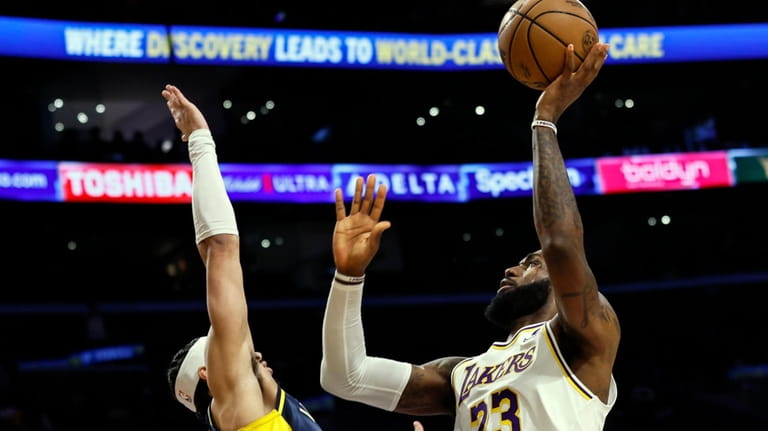 Los Angeles Lakers forward LeBron James (23) shoots over Indiana...
