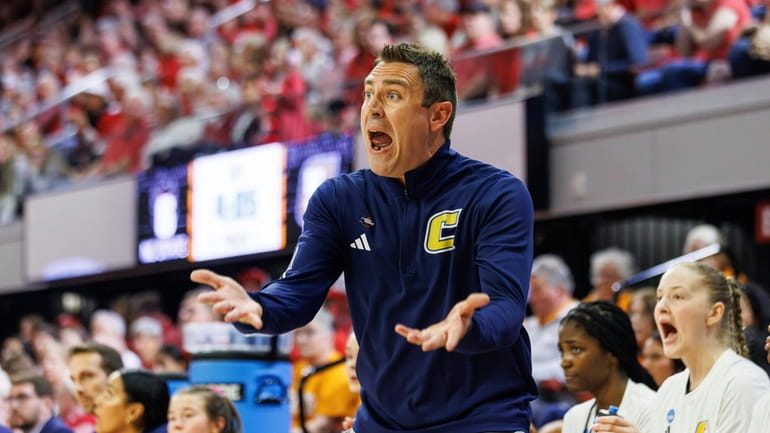 Chattanooga head coach Shawn Poppie shouts to his team during...