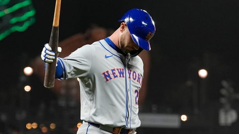 The Mets' Pete Alonso reacts after popping out against the Giants...