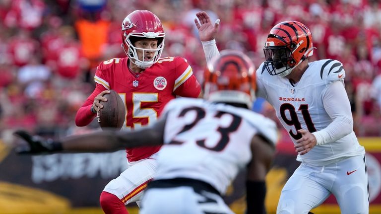 Kansas City Chiefs quarterback Patrick Mahomes (15) scrambles as Cincinnati...