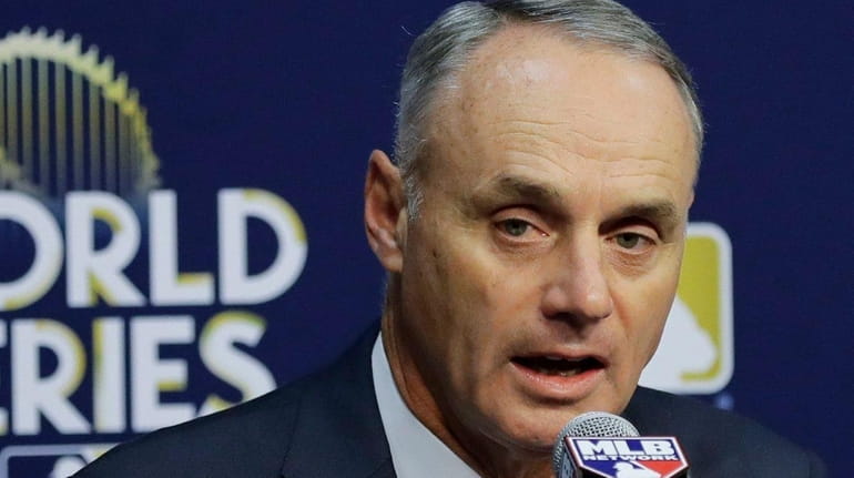 MLB commissioner Rob Manfred apologizes for referring to World