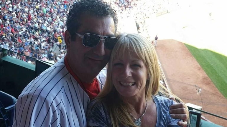 Yankees fan finds, returns missing Red Sox World Series ring