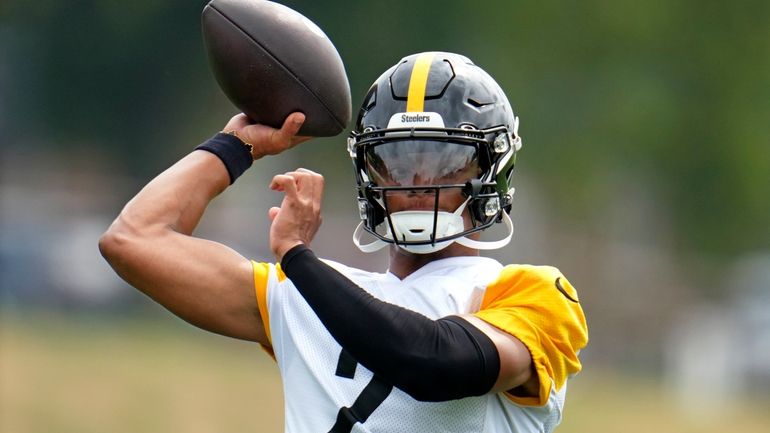 Pittsburgh Steelers quarterback Justin Fields throws a pass during the...