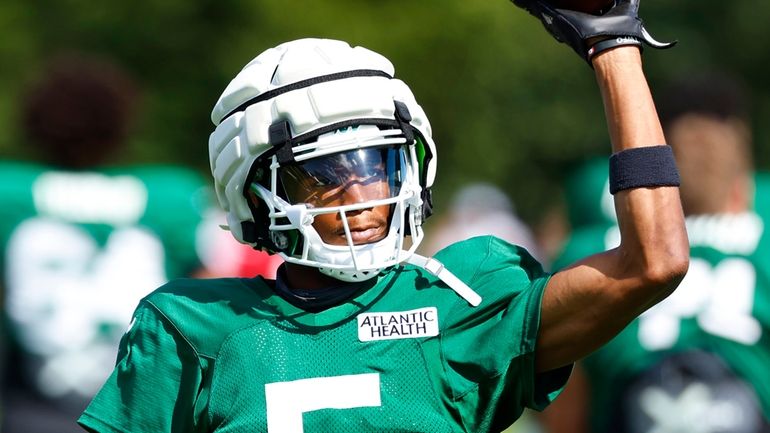 Jets wide receiver Garrett Wilson (5) during training camp,Tuesday, Aug.13,...