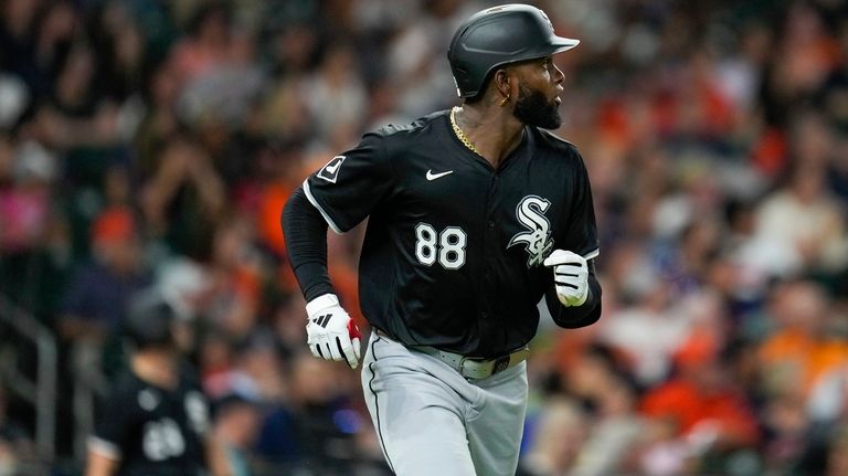 Chicago White Sox's Luis Robert Jr. watches his solo home...