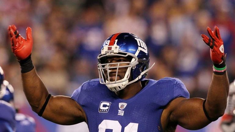 Justin Tuck of the Giants reacts during a loss against...