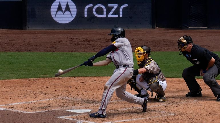 Atlanta Braves' Travis d'Arnaud hits a three-run home run during...