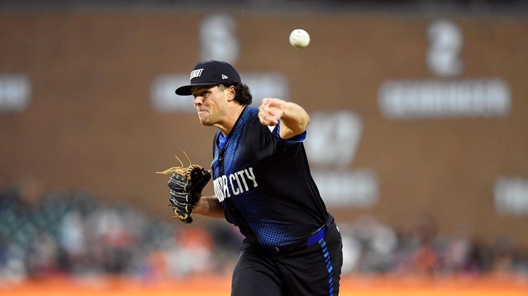 Detroit Tigers relief pitcher Brant Hurter throws against the Baltimore...