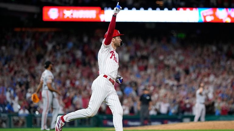 Trea Turner hits a WALK-OFF, two-run single to give the Phillies a