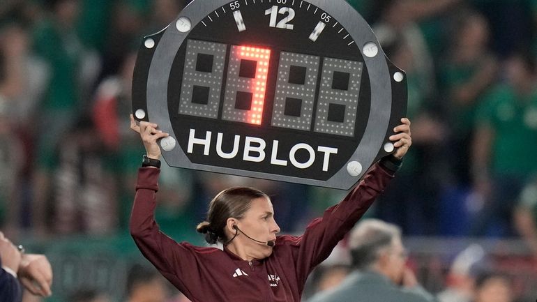 Referee assistant Stephanie Frappart of France shows 7 minutes overtime...