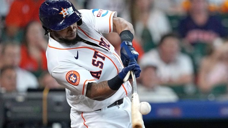 Alvarez hits RBI single in 10th to lift Astros over M's 3-2