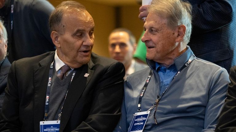 Joe Torre, left, talks to Tony La Russa before a...