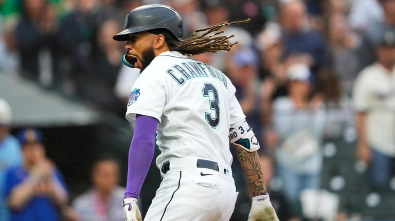 Trident true: Mariners get first win in City Connect jerseys as Teoscar  Hernandez hits go-ahead solo shot late — Circling Seattle Sports