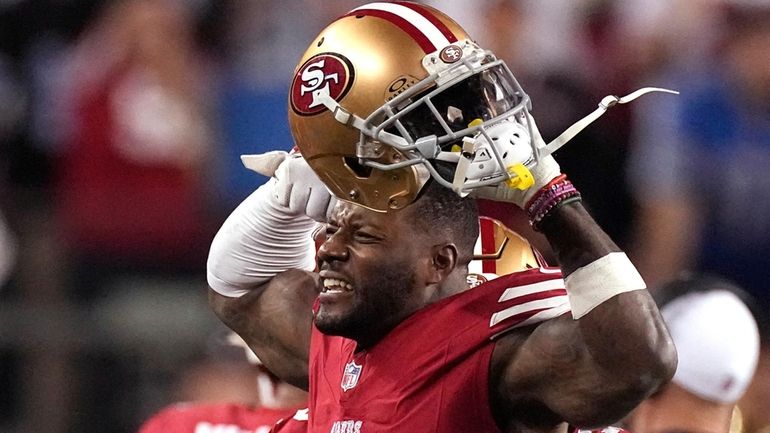 San Francisco 49ers safety Tashaun Gipson Sr. (31) celebrates during...