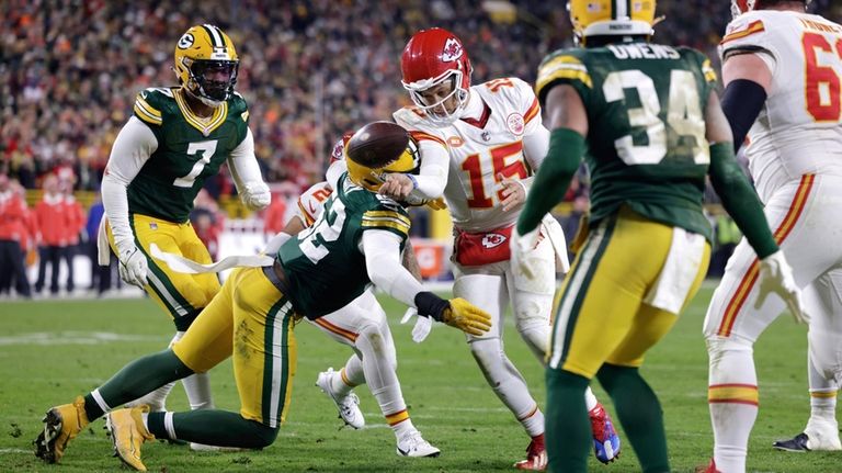 Green Bay Packers linebacker Rashan Gary (52) applies pressure to...