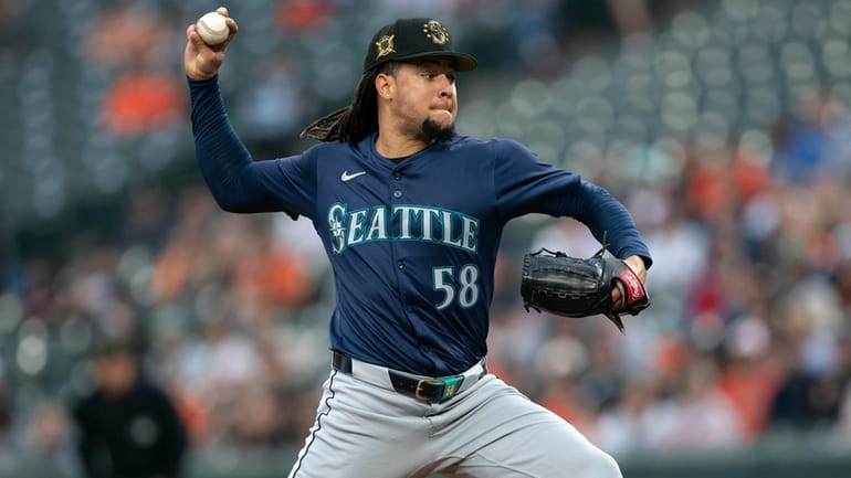 Seattle Mariners starting pitcher Luis Castillo (58) throws to a...