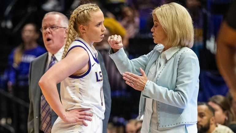 LSU head coach Kim Mulkey, right, talks with guard Hailey...