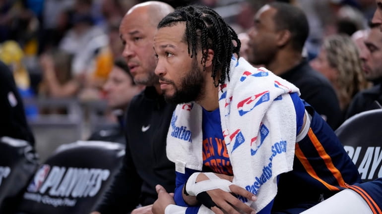 Knicks guard Jalen Brunson watches from the bench during the...