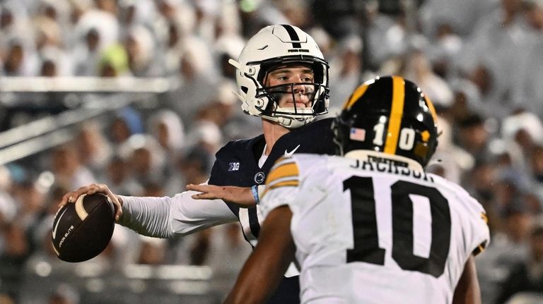 Penn State quarterback Drew Allar (15) throws a touchdown pass...