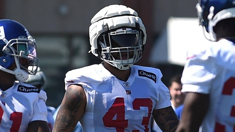 New York Giants inside linebacker Darrian Beavers at training camp on...