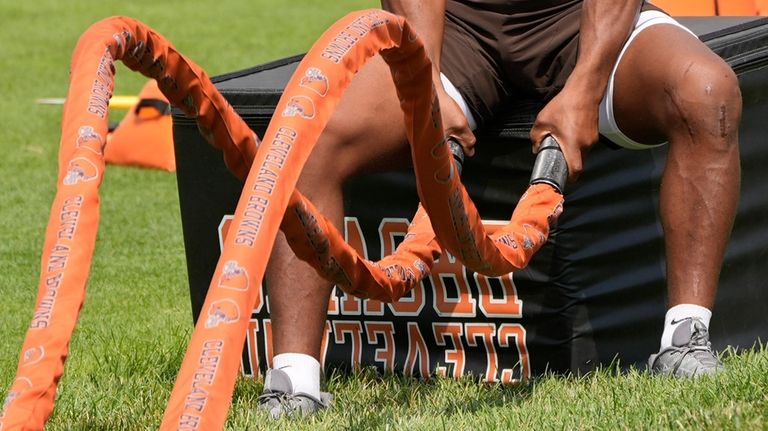 Cleveland Browns running back Nick Chubb (24) works out during...