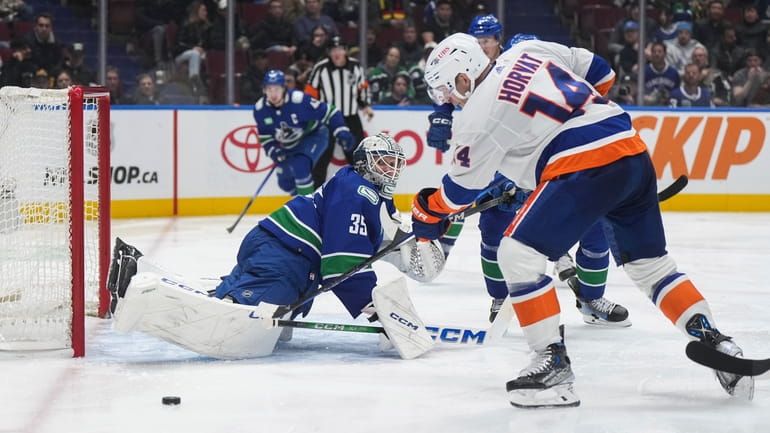 Canucks move into second-place tie in overall NHL standings