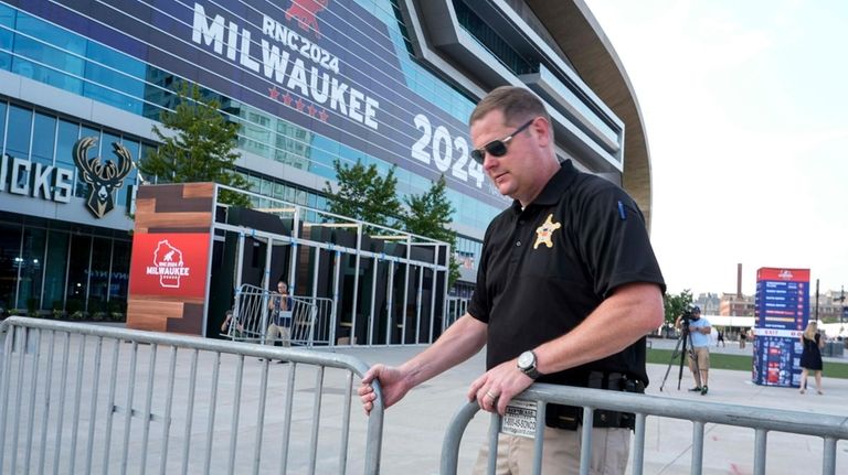 A United States Secret Service officer moves barricades outside the...