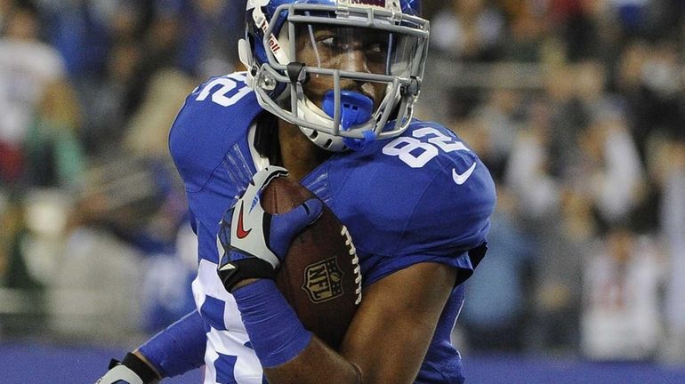 Giants wide receiver Rueben Randle scores a touchdown against the...