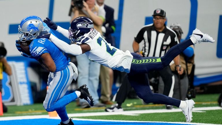 Detroit Lions wide receiver Kalif Raymond (11) catches a 36-yard...