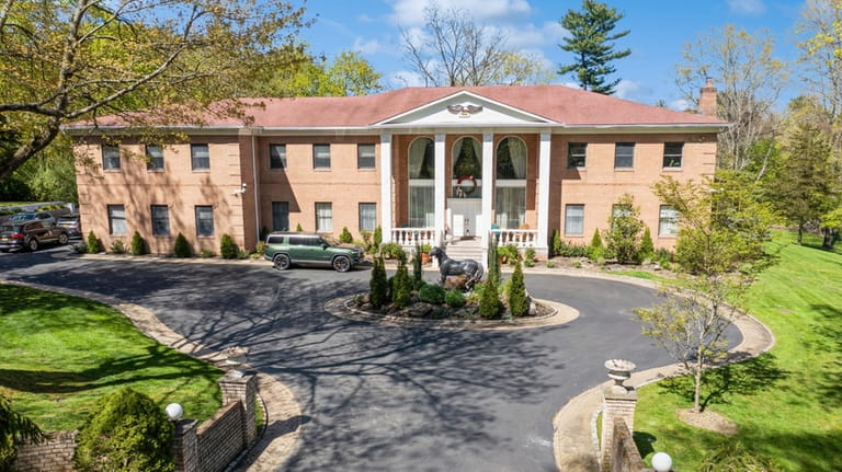 This $4.888 million Glen Head home sits on 2 acres.
