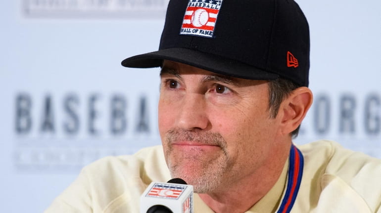 Mike Mussina unsure whether Yankees or Orioles logo, or maybe