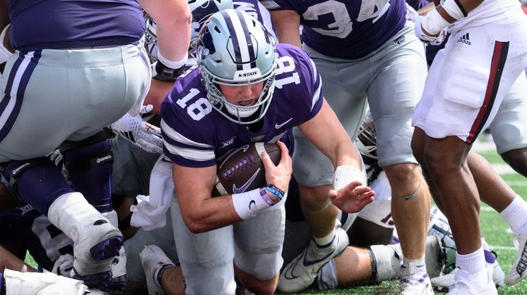 Kansas State quarterback Will Howard (18) dives into the end...