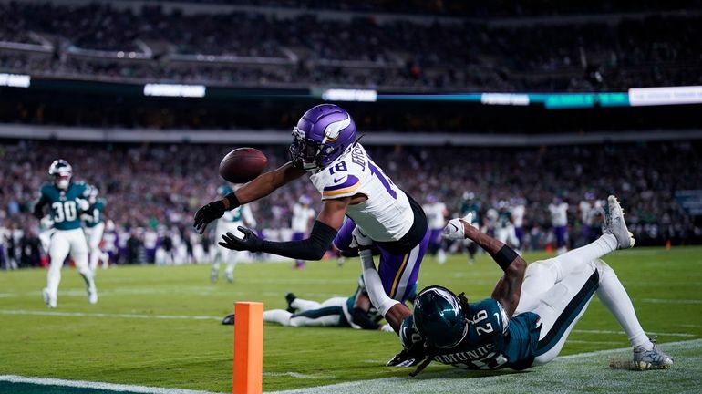 Minnesota Vikings wide receiver Justin Jefferson (18) can't make a...