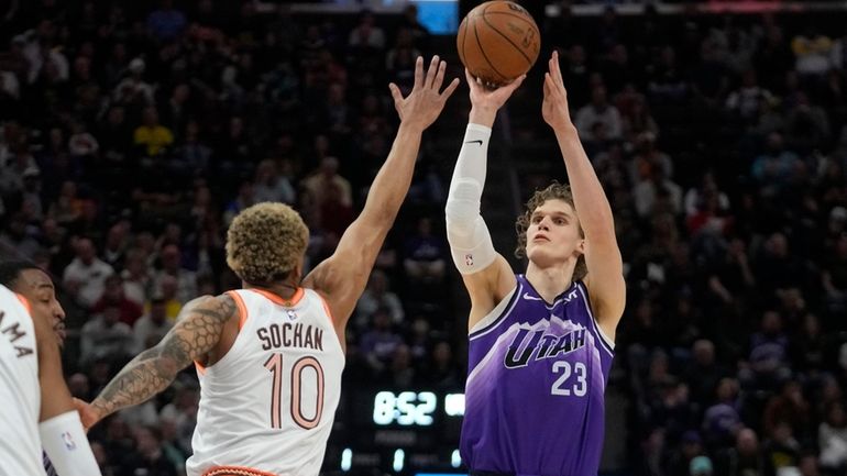 Utah Jazz forward Lauri Markkanen (23) shoots as San Antonio...