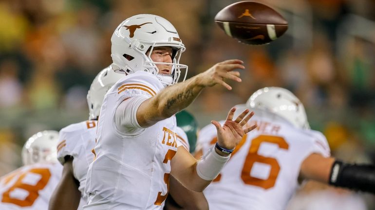 Texas quarterback Quinn Ewers throws a pass against Baylor during...