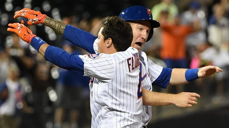 Wilmer Flores' 10th-inning single boosts Mets past Pirates - Newsday