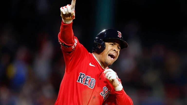 Lowell Hits Go-Ahead Homer As Red Sox Beat Jays