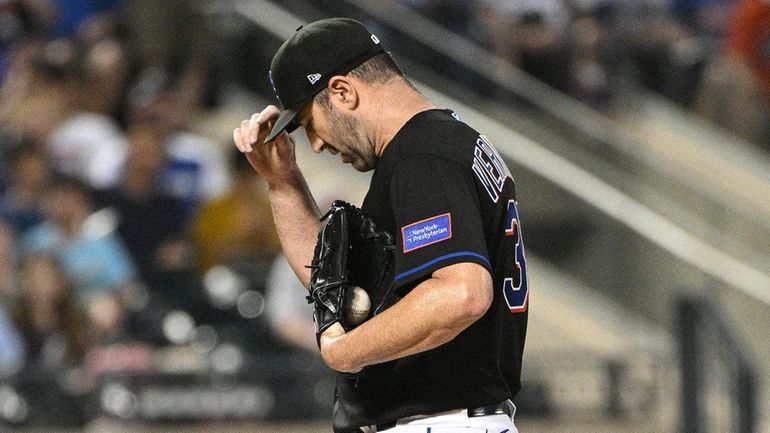 Mets starting pitcher Justin Verlander reacts during the fifth inning...