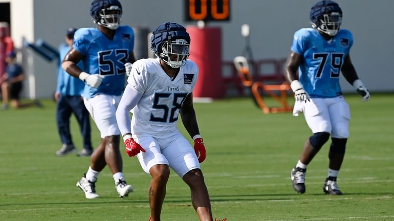 Tennessee Titans outside linebacker Harold Landry III (58) warms up...