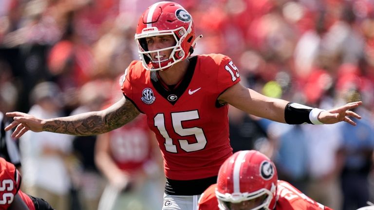 Georgia quarterback Carson Beck (15) directs his teammates during the...