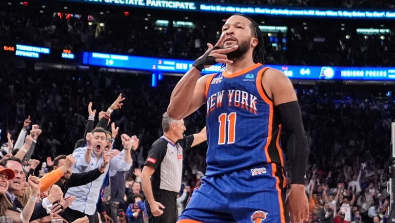 New York Knicks' Jalen Brunson (11) gestures to fans after...