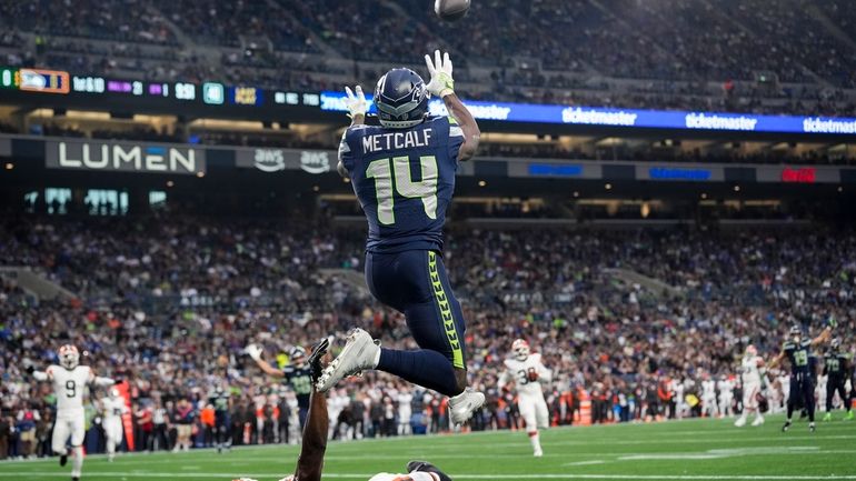 Seattle Seahawks wide receiver DK Metcalf (14) makes a catch...