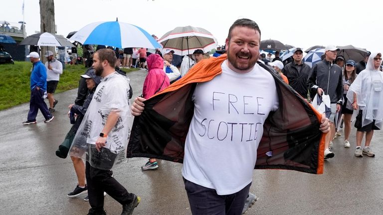 A fans wears a shirt in support of Scottie Scheffler...