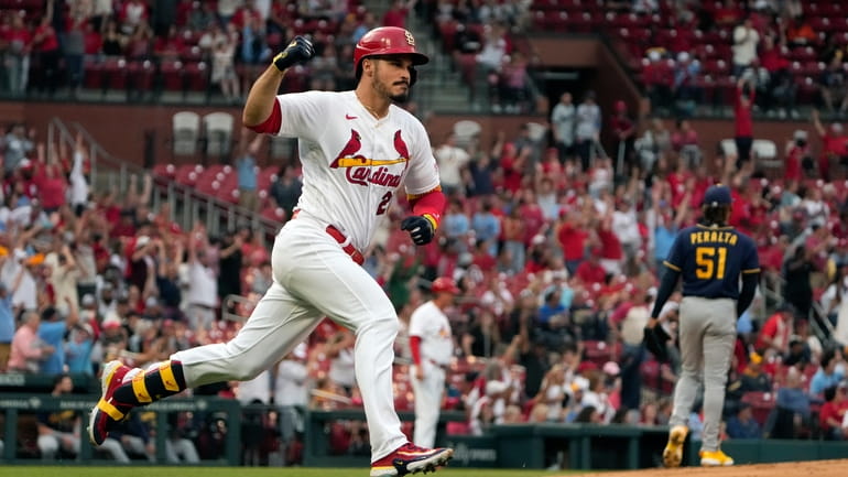 St. Louis Cardinals' Nolan Arenado buzzed by frustrated New York