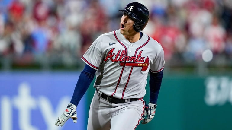 Brian Snitker's emotional reaction to Braves' 'phenomenal year' ending with  NLDS loss to Phillies