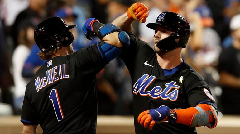 Does anyone know where I can buy a Pete Alonso black jersey, just